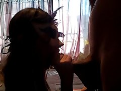 Sophie Petite mexicana real casero colegiala adolecente falquita mamanda con antifaz despues coloca una camara en el piso y monta hasta correrse en la verga para despues ponerse en cuatro y pedir leche adentro